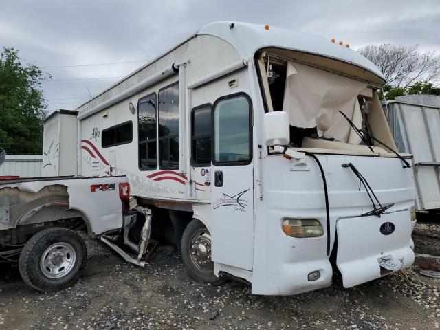 4UZAAHDC85CU61548 - 2005 FREIGHTLINER CHASSIS X LINE MOTOR HOME WHITE photo 1