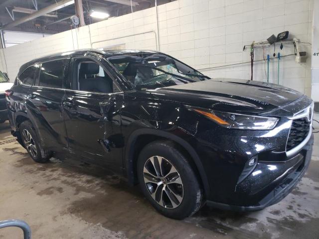 5TDGZRBH5NS582399 - 2022 TOYOTA HIGHLANDER XLE Սև լուսանկար 4