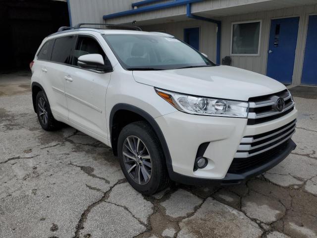 5TDJZRFH3JS808207 - 2018 TOYOTA HIGHLANDER SE WHITE photo 4