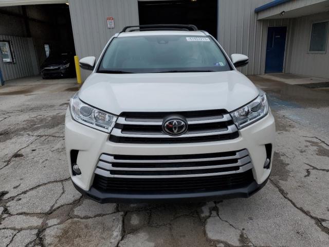 5TDJZRFH3JS808207 - 2018 TOYOTA HIGHLANDER SE WHITE photo 5