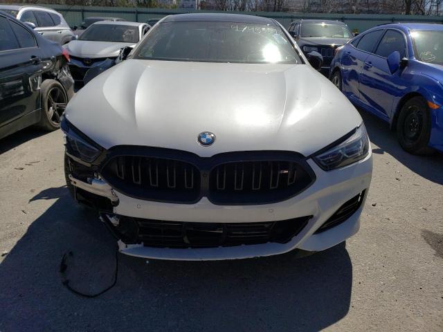 WBAGV8C02PCK10163 - 2023 BMW M850XI WHITE photo 5