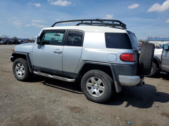 JTEBU11F870027166 - 2007 TOYOTA FJ CRUISER SILVER photo 2