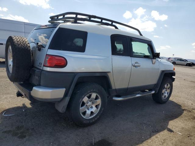 JTEBU11F870027166 - 2007 TOYOTA FJ CRUISER SILVER photo 3