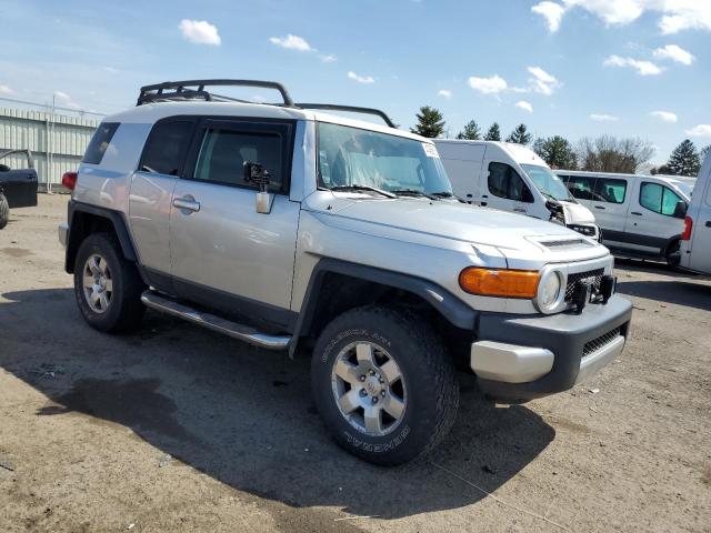 JTEBU11F870027166 - 2007 TOYOTA FJ CRUISER SILVER photo 4