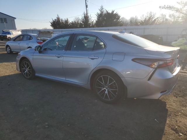 4T1G11BK7RU109931 - 2024 TOYOTA CAMRY SE NIGHT SHADE SILVER photo 2