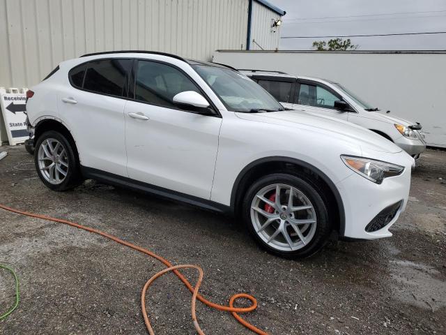ZASPAKBN2K7C58702 - 2019 ALFA ROMEO STELVIO TI WHITE photo 4