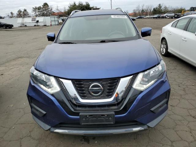 KNMAT2MV6JP604075 - 2018 NISSAN ROGUE S BLUE photo 5