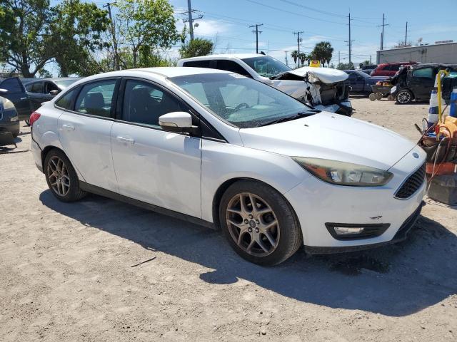 1FADP3F29FL215512 - 2015 FORD FOCUS SE WHITE photo 4