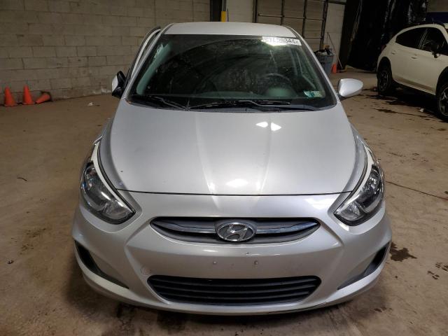 KMHCT5AE3HU336799 - 2017 HYUNDAI ACCENT SE GRAY photo 5