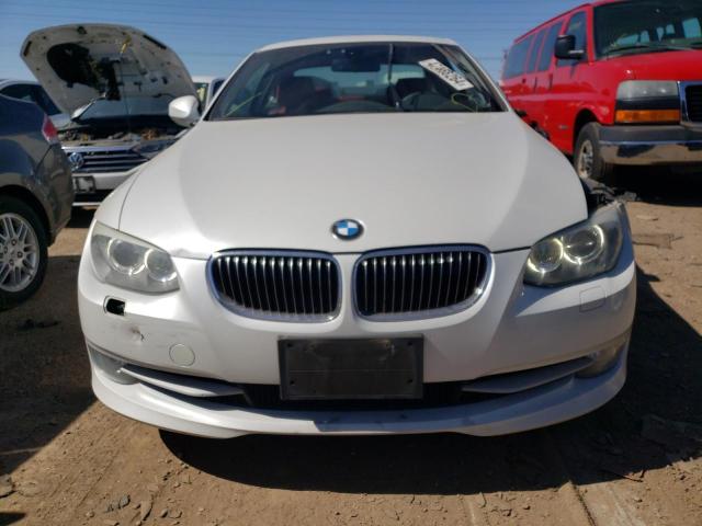 WBAKF9C51BE619440 - 2011 BMW 335 XI WHITE photo 5