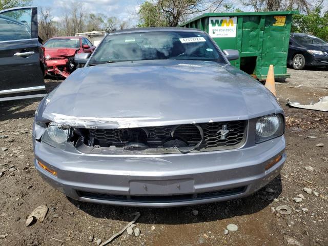 1ZVFT84N475214330 - 2007 FORD MUSTANG GRAY photo 5