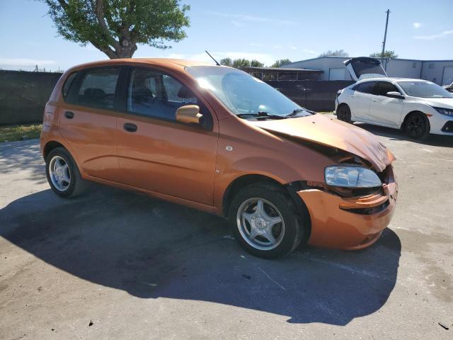 KL1TD66607B730139 - 2007 CHEVROLET AVEO BASE ORANGE photo 4