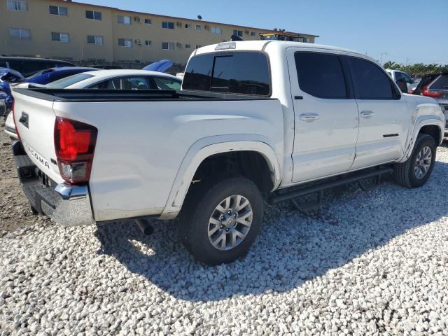 3TMAZ5CN8JM063912 - 2018 TOYOTA TACOMA DOUBLE CAB WHITE photo 3