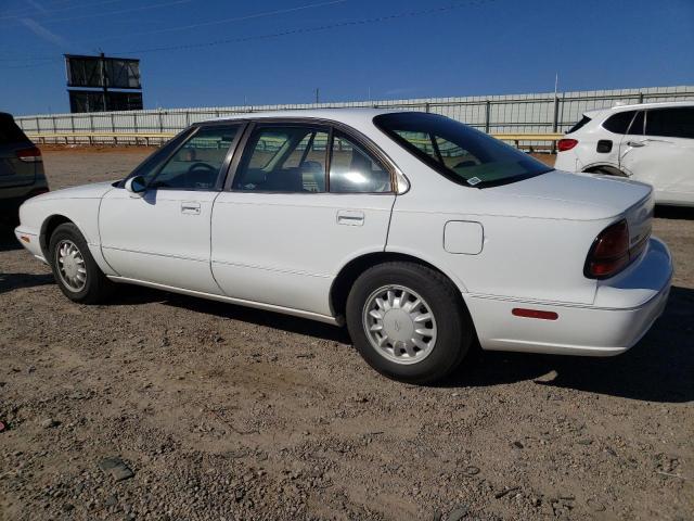 1G3HN52K4W4821541 - 1998 OLDSMOBILE 88 BASE WHITE photo 2