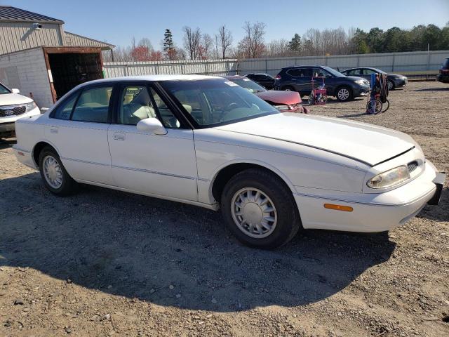 1G3HN52K4W4821541 - 1998 OLDSMOBILE 88 BASE WHITE photo 4