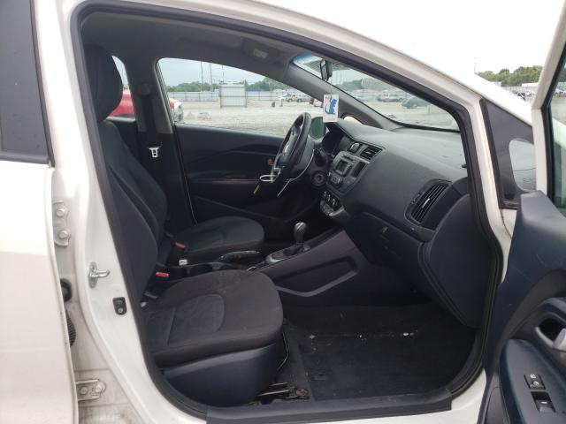 KNADM4A35F6483705 - 2015 KIA RIO LX WHITE photo 5