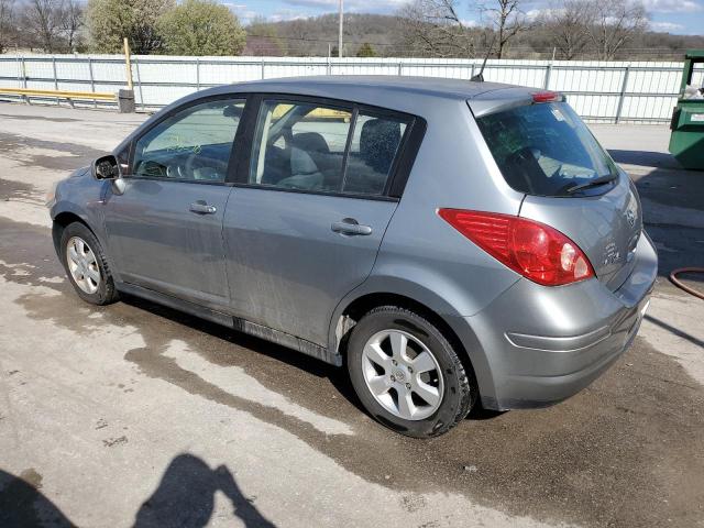 3N1BC13E89L369740 - 2009 NISSAN VERSA S GRAY photo 2