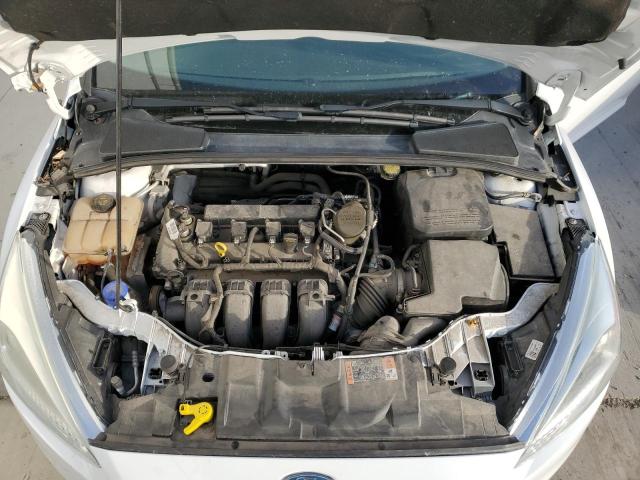 1FADP3K22FL307213 - 2015 FORD FOCUS SE WHITE photo 11