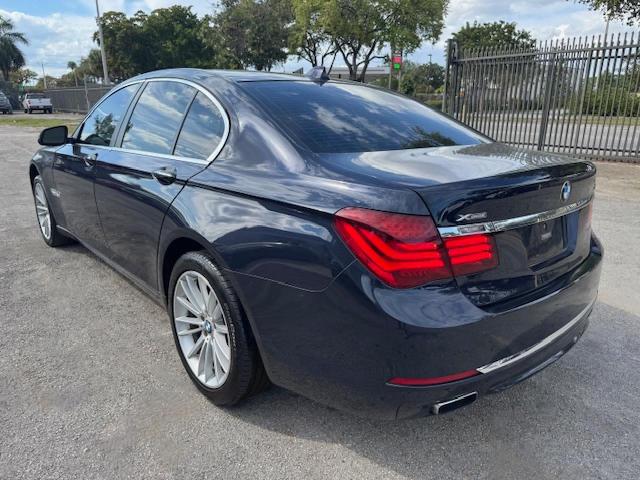 WBAYB6C5XFD965910 - 2015 BMW 750 XI BLUE photo 2