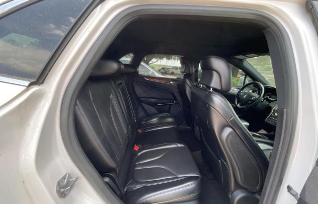 5LMCJ3D94GUJ31416 - 2016 LINCOLN MKC RESERVE WHITE photo 6