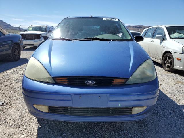 3FAFP31323R112101 - 2003 FORD FOCUS ZX3 BLUE photo 5