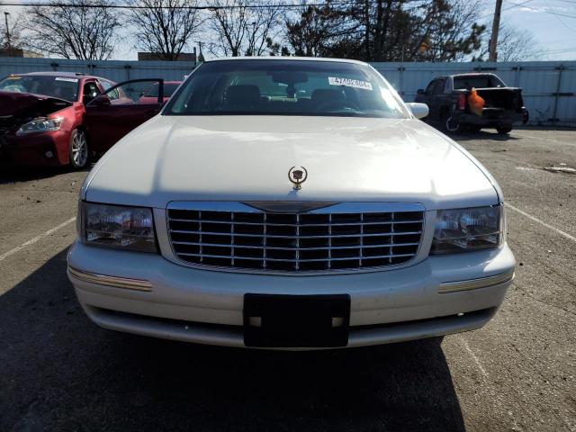 1G6KD54Y9XU725290 - 1999 CADILLAC DEVILLE WHITE photo 5