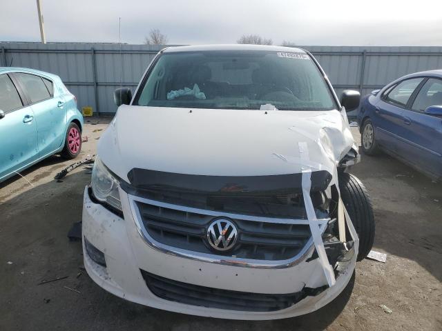 2V4RW4DG9BR718133 - 2011 VOLKSWAGEN ROUTAN S WHITE photo 5