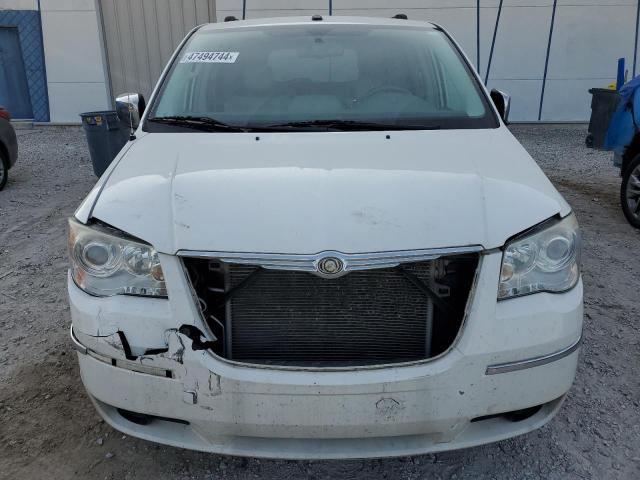 2A4RR6DX3AR136180 - 2010 CHRYSLER TOWN & COU LIMITED WHITE photo 5