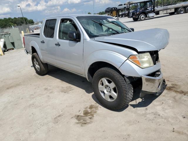 1N6AD07UX7C447412 - 2007 NISSAN FRONTIER CREW CAB LE SILVER photo 4