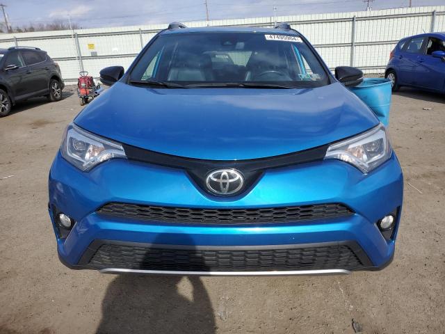 JTMJFREV4HJ168869 - 2017 TOYOTA RAV4 SE BLUE photo 5