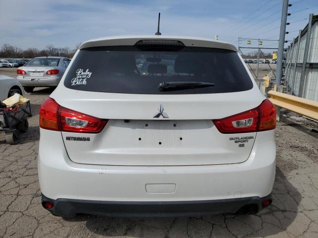 JA4AP3AW9GZ059858 - 2016 MITSUBISHI OUTLANDER ES WHITE photo 6