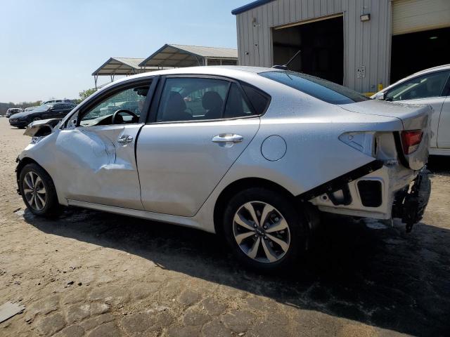 3KPA24AD5PE520493 - 2023 KIA RIO LX SILVER photo 2