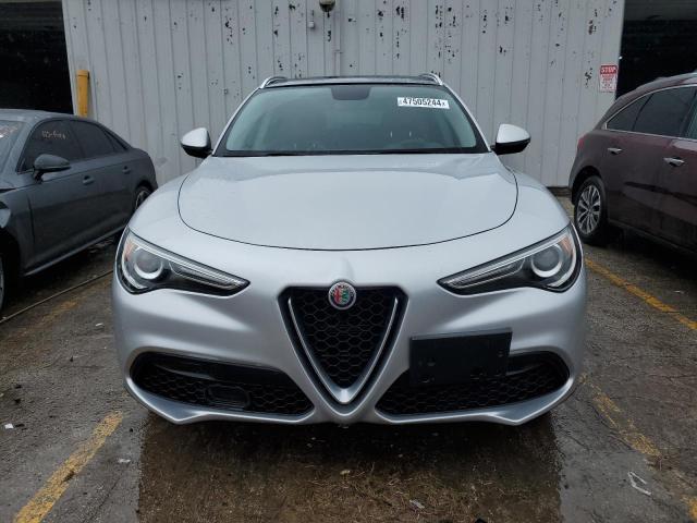 ZASFAKAN4J7C07407 - 2018 ALFA ROMEO STELVIO SILVER photo 5