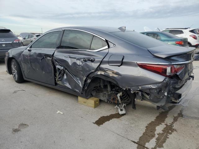 58AB21B15KU002017 - 2019 LEXUS ES 300H GRAY photo 2