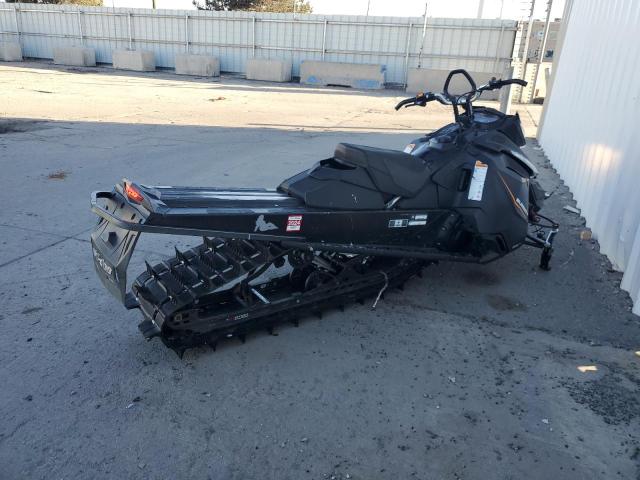 2BPSCEEC9EV000695 - 2014 SKI DOO SUMMIT X 8 BLACK photo 4