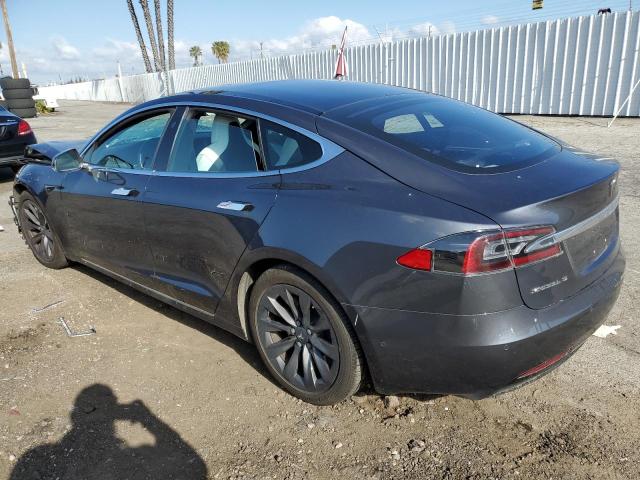 5YJSA1E26JF296585 - 2018 TESLA MODEL S GRAY photo 2