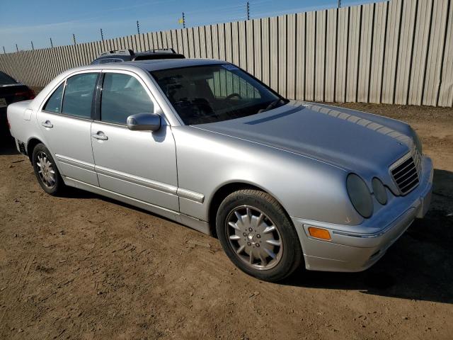 WDBJF65J2YB031479 - 2000 MERCEDES-BENZ E 320 SILVER photo 4