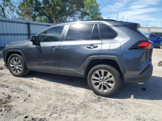 2T3C1RFV6MC143877 - 2021 TOYOTA RAV4 XLE PREMIUM GRAY photo 2