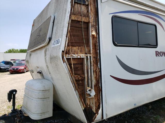 1TC2B203911307532 - 2001 COACH ROYAL WHITE photo 9