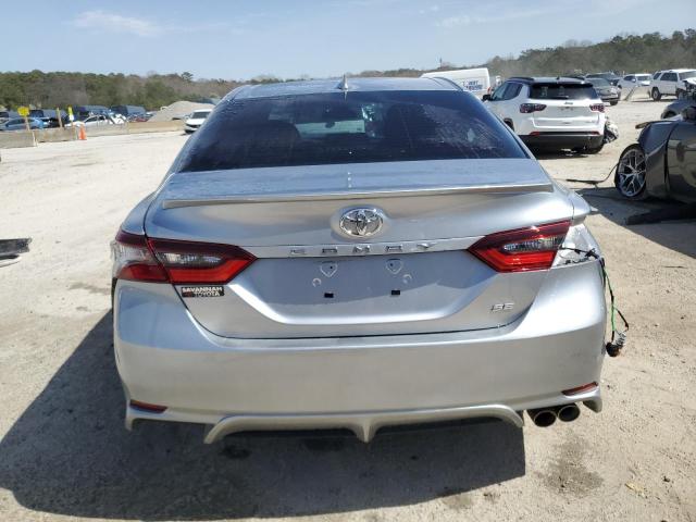 4T1G11AK2RU895736 - 2024 TOYOTA CAMRY SE NIGHT SHADE SILVER photo 6