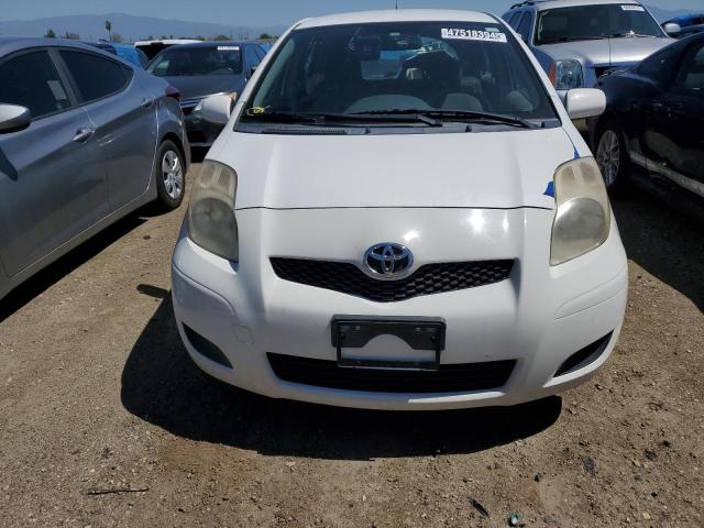 JTDKT903195225218 - 2009 TOYOTA YARIS WHITE photo 5