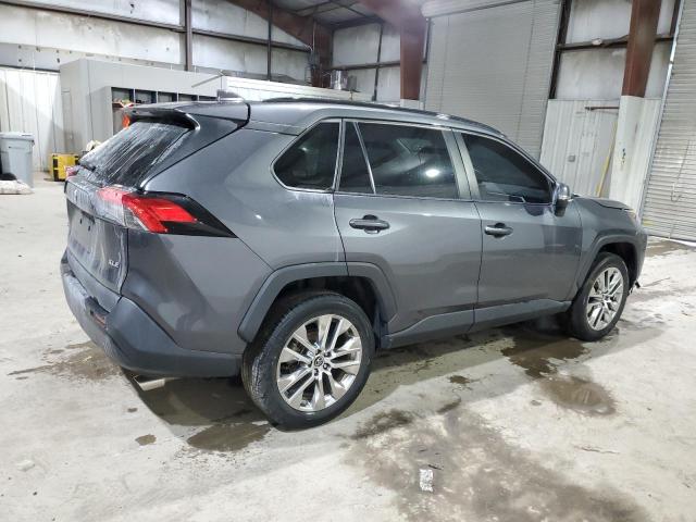 2T3C1RFV8LC065858 - 2020 TOYOTA RAV4 XLE PREMIUM GRAY photo 3