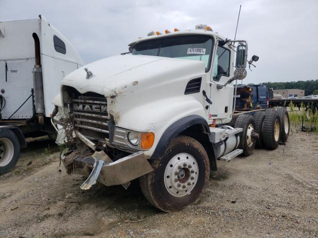 1M2AG11C46M040044 - 2006 MACK 700 CV700 WHITE photo 2