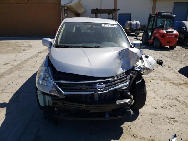 3N1BC1CP5BL427732 - 2011 NISSAN VERSA S SILVER photo 5