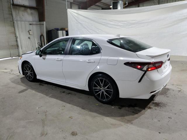 4T1G11AK4NU636952 - 2022 TOYOTA CAMRY SE WHITE photo 2