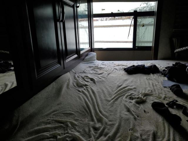 4YDF37527F4730006 - 2015 KEYSTONE MONTANA WHITE photo 6