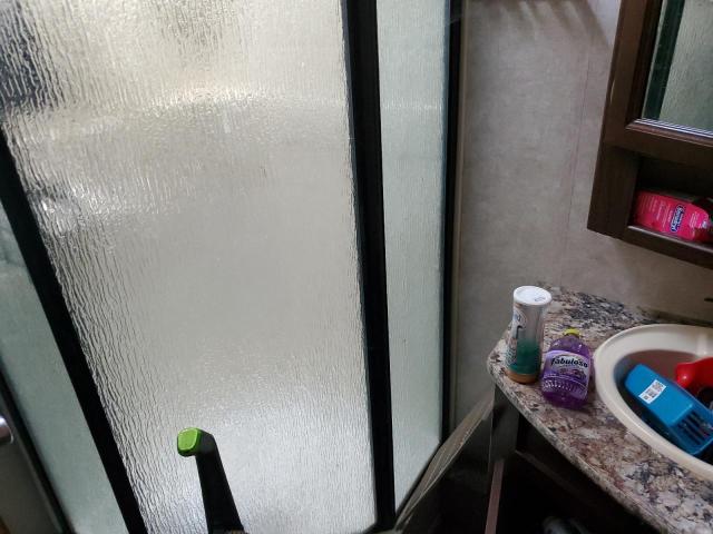 4YDF37527F4730006 - 2015 KEYSTONE MONTANA WHITE photo 9