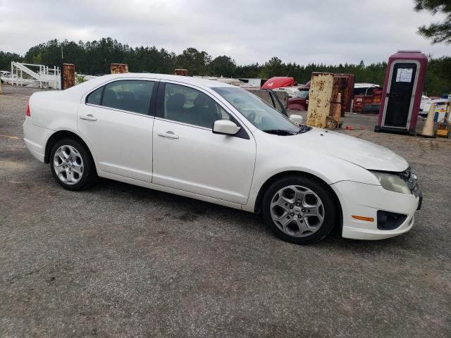 3FAHP0HA4AR126672 - 2010 FORD FUSION SE WHITE photo 4