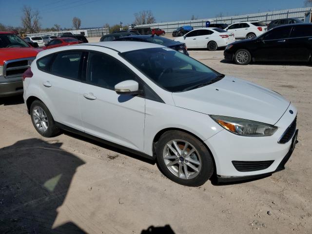 1FADP3K27FL282972 - 2015 FORD FOCUS SE WHITE photo 4