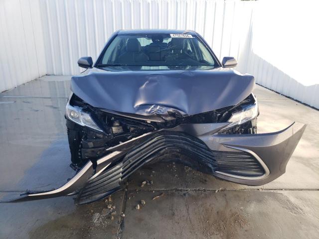 4T1C11BK5PU092381 - 2023 TOYOTA CAMRY LE GRAY photo 5